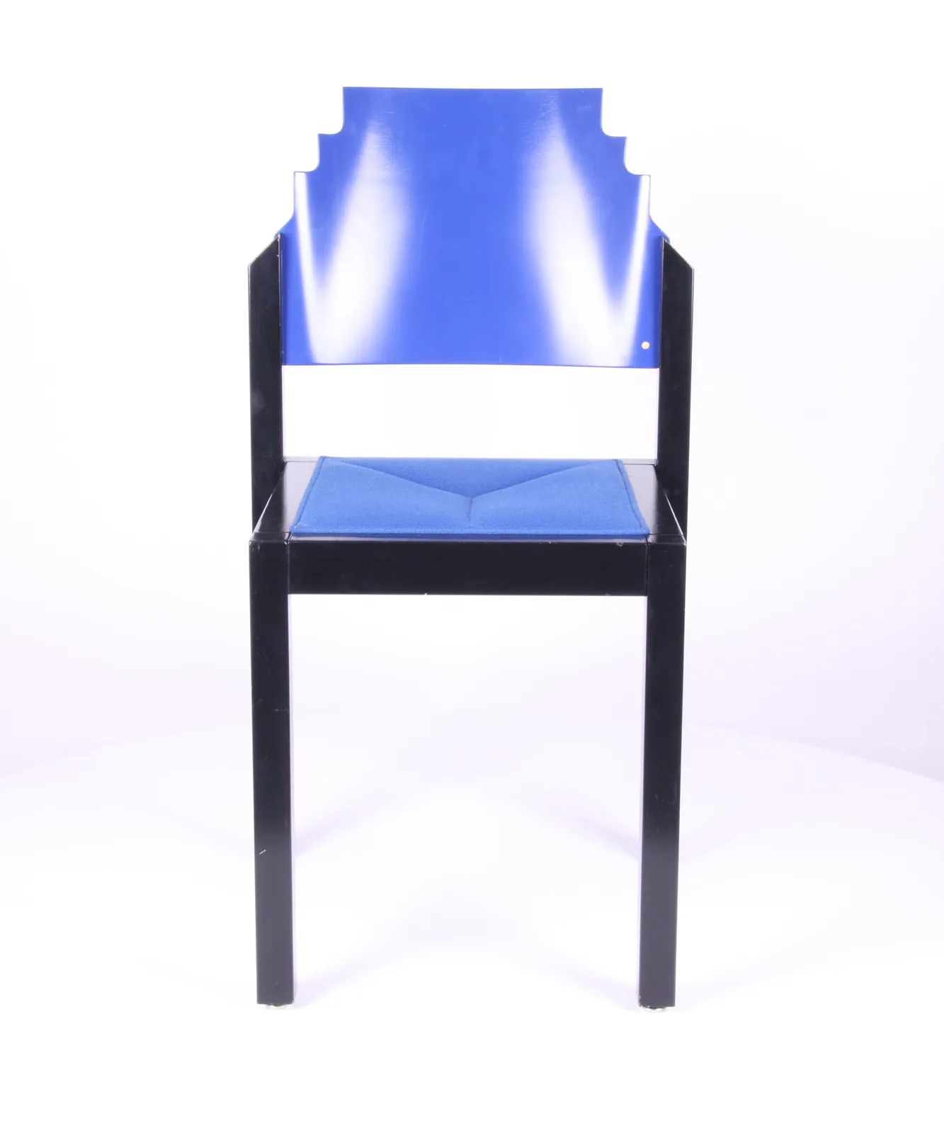 Formholz-Armlehnstuhl, blau-schwarz Ansicht 1