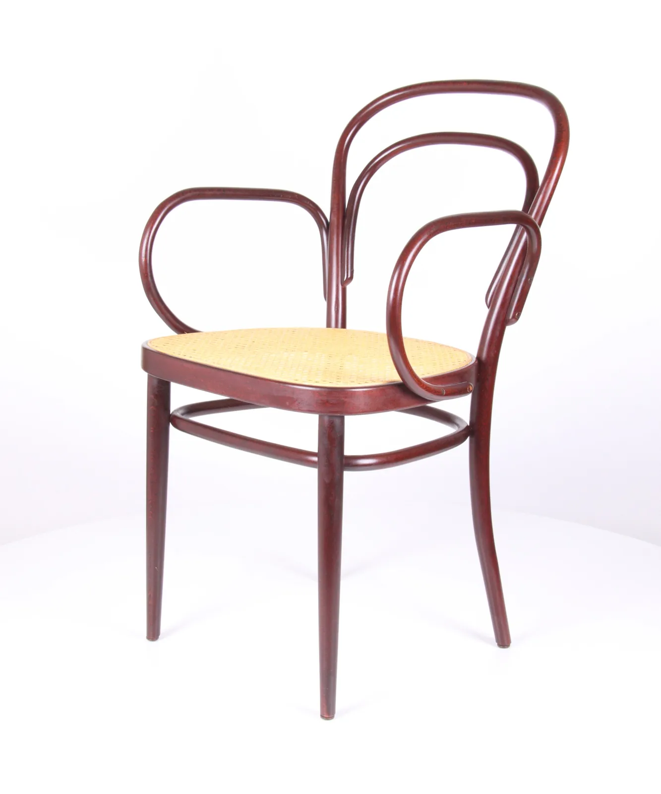 Thonet 214 Bugholz-Armlehnstuhl Ansicht 2