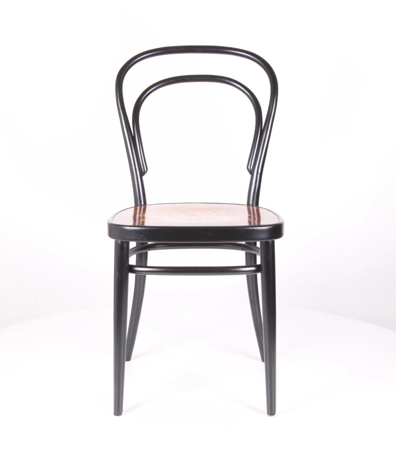 Bugholzstuhl mit heller Sitzfläche Ansicht 1