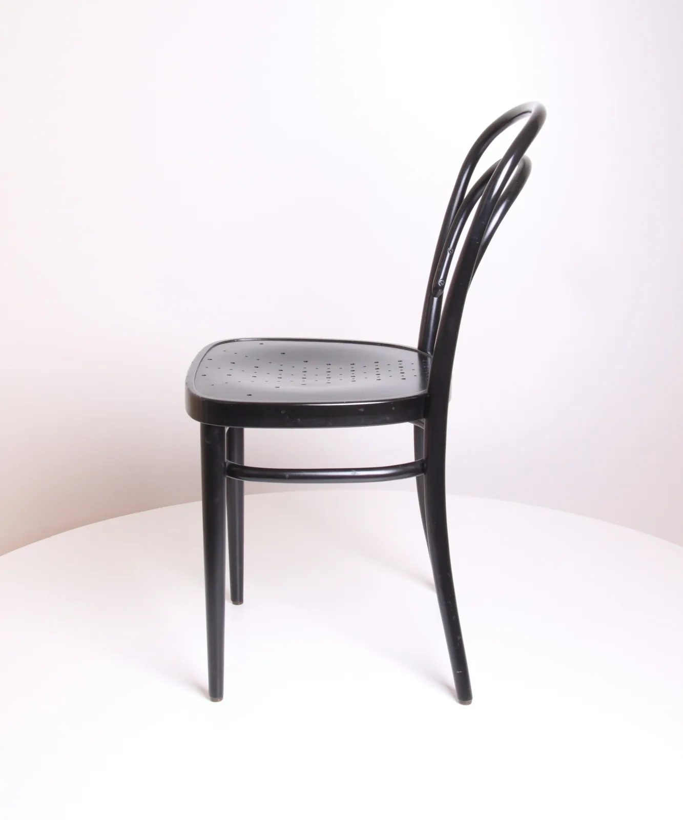Thonet 214 schwarz Ansicht 3