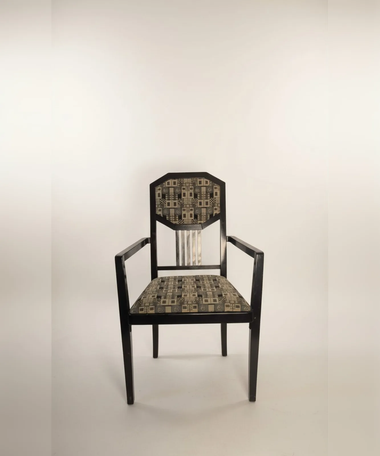 Thonet S 679 PF Armlehnstuhl mit Musterpolster Ansicht 1