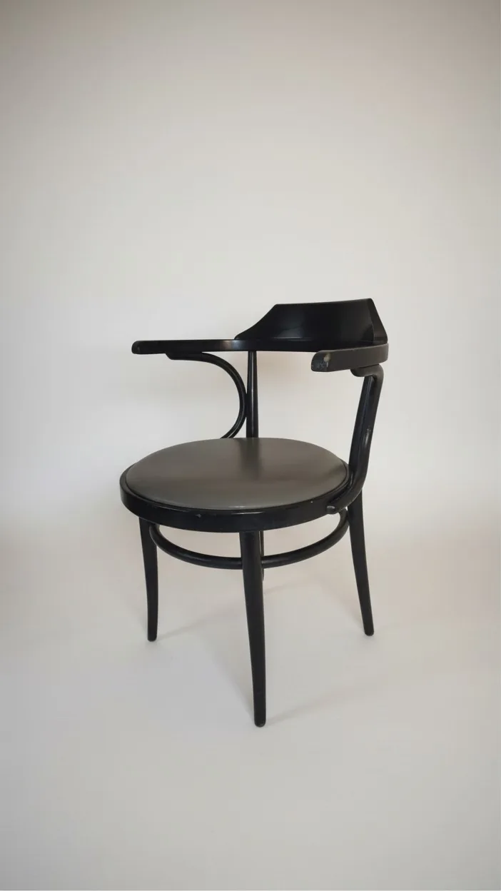 Thonet Armlehnstuhl mit grauem Ledersitz Ansicht 4