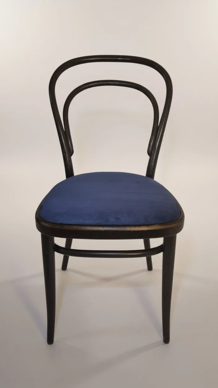 Thonet 215 P Bugholzstuhl mit blauem Polster Ansicht 1