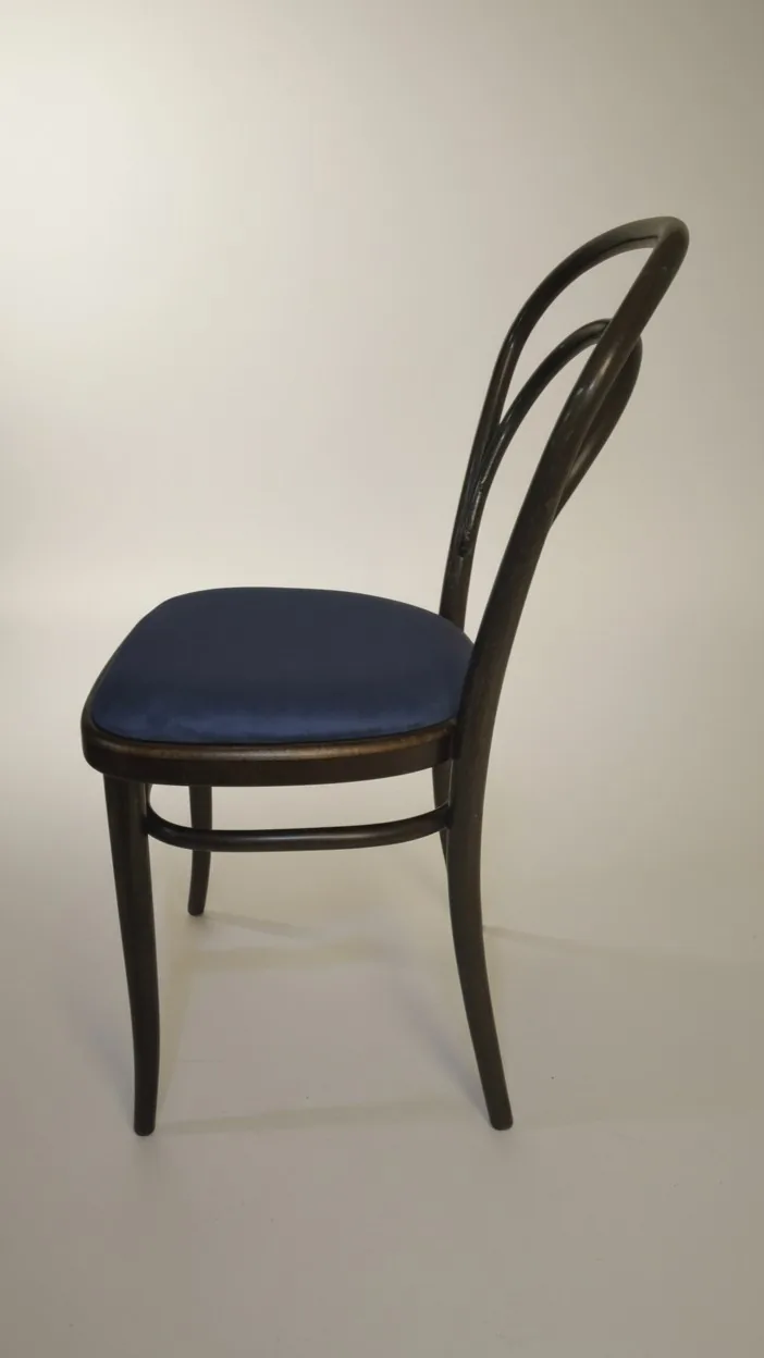 Thonet 215 P Bugholzstuhl mit blauem Polster Ansicht 3