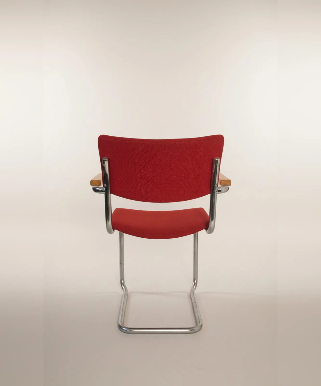 Thonet S 43 F Freischwinger-Armlehnstuhl, rot Ansicht 4