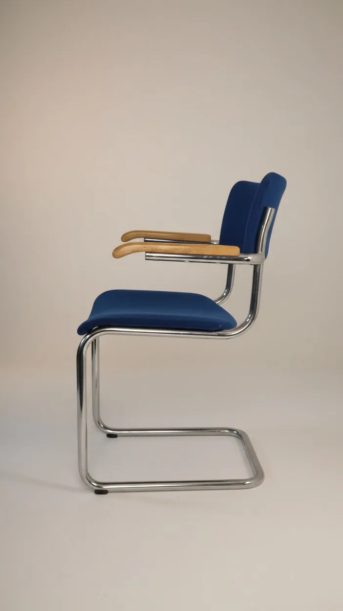 Thonet S 43 F Freischwinger-Armlehnstuhl, blau Ansicht 4