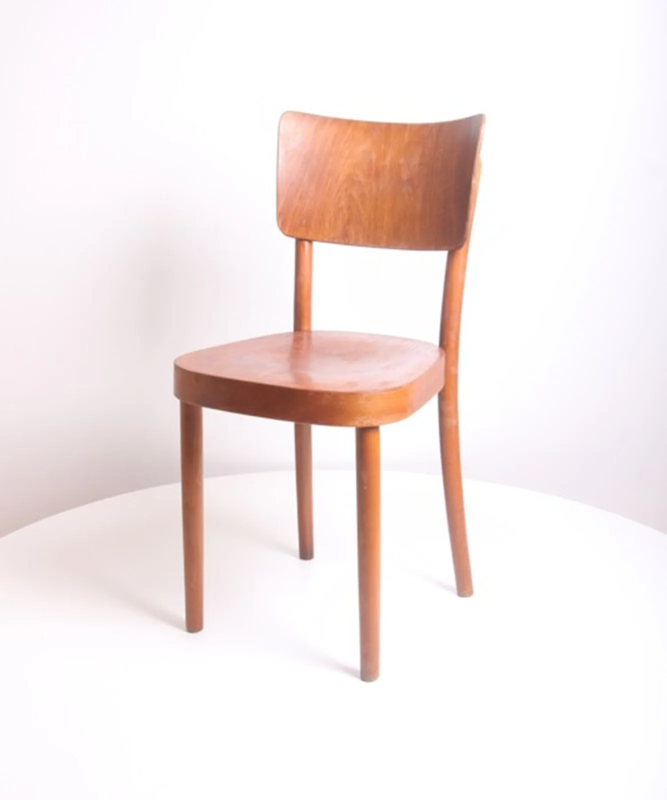 Thonet Holzstuhl mit gebogener Rückenlehne Ansicht 1
